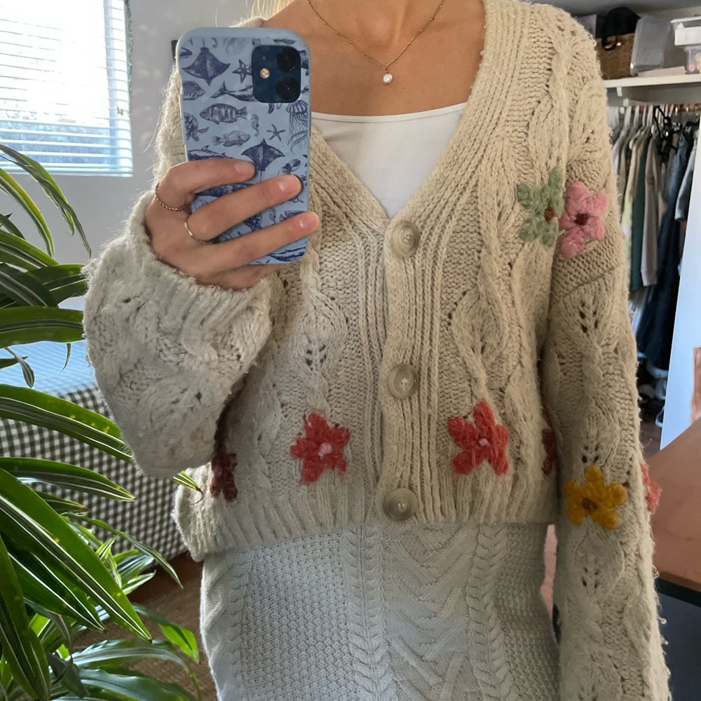 FLORAL CARDIGAN SWEATER